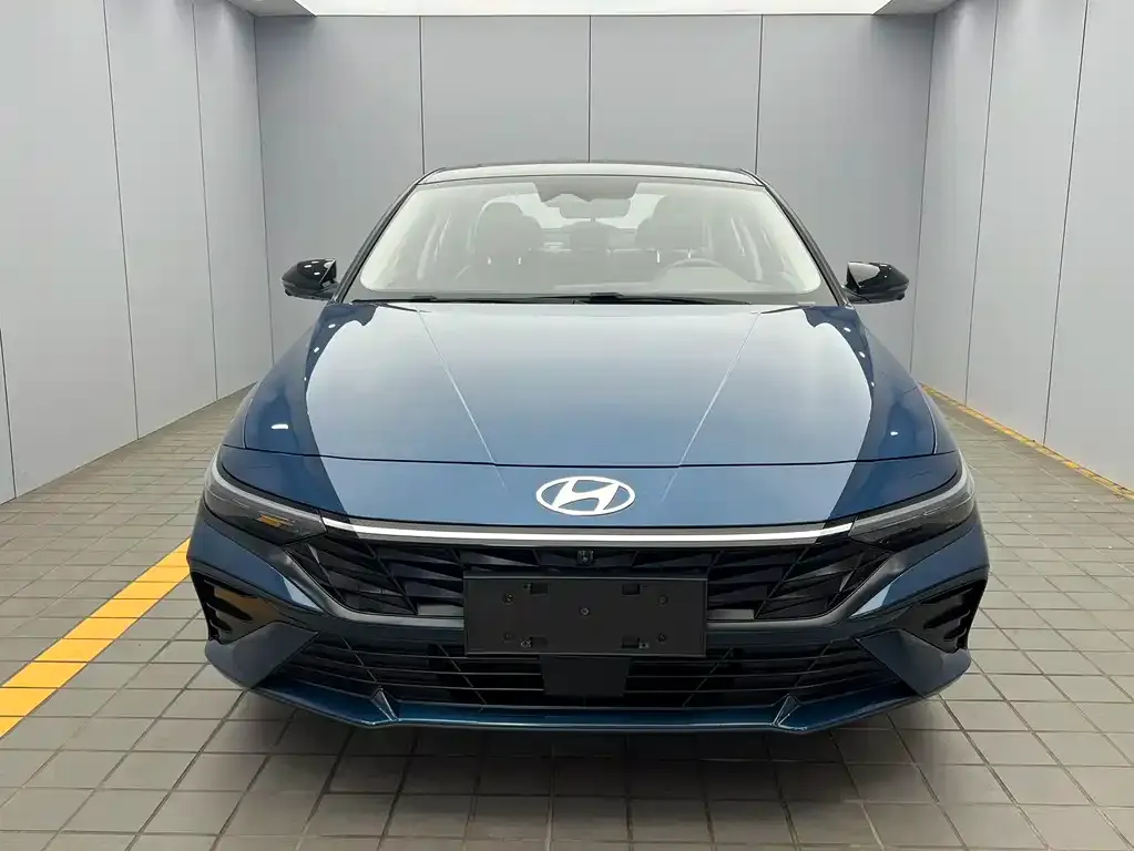 Hyundai Elantra — фото 2