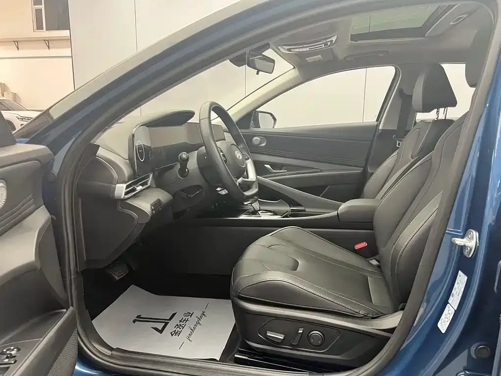 Hyundai Elantra — фото 10