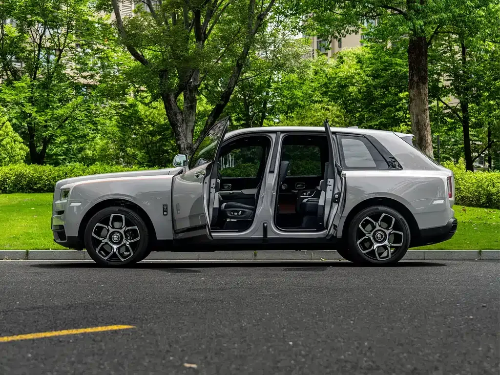 Rolls-Royce Cullinan — фото 10