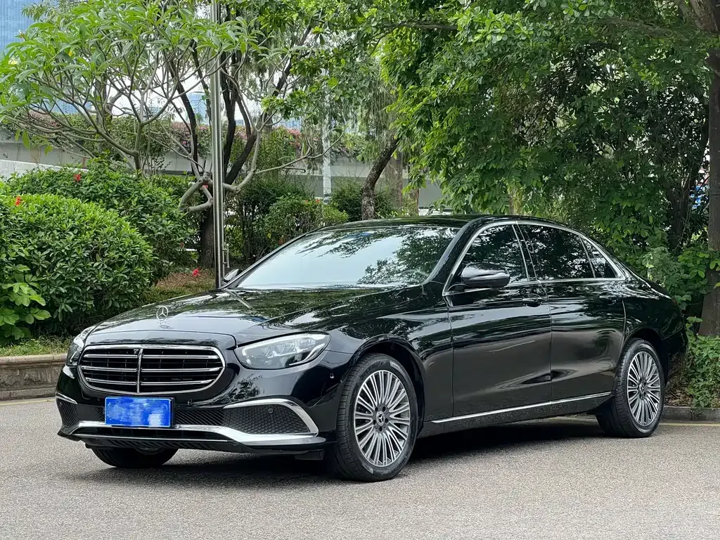 Mercedes-Benz E-Class — фото 1