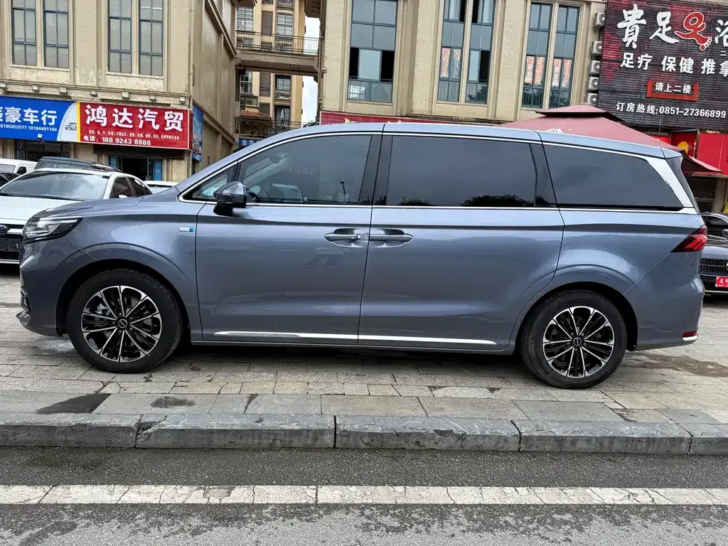 Roewe iMAX8 — фото 8