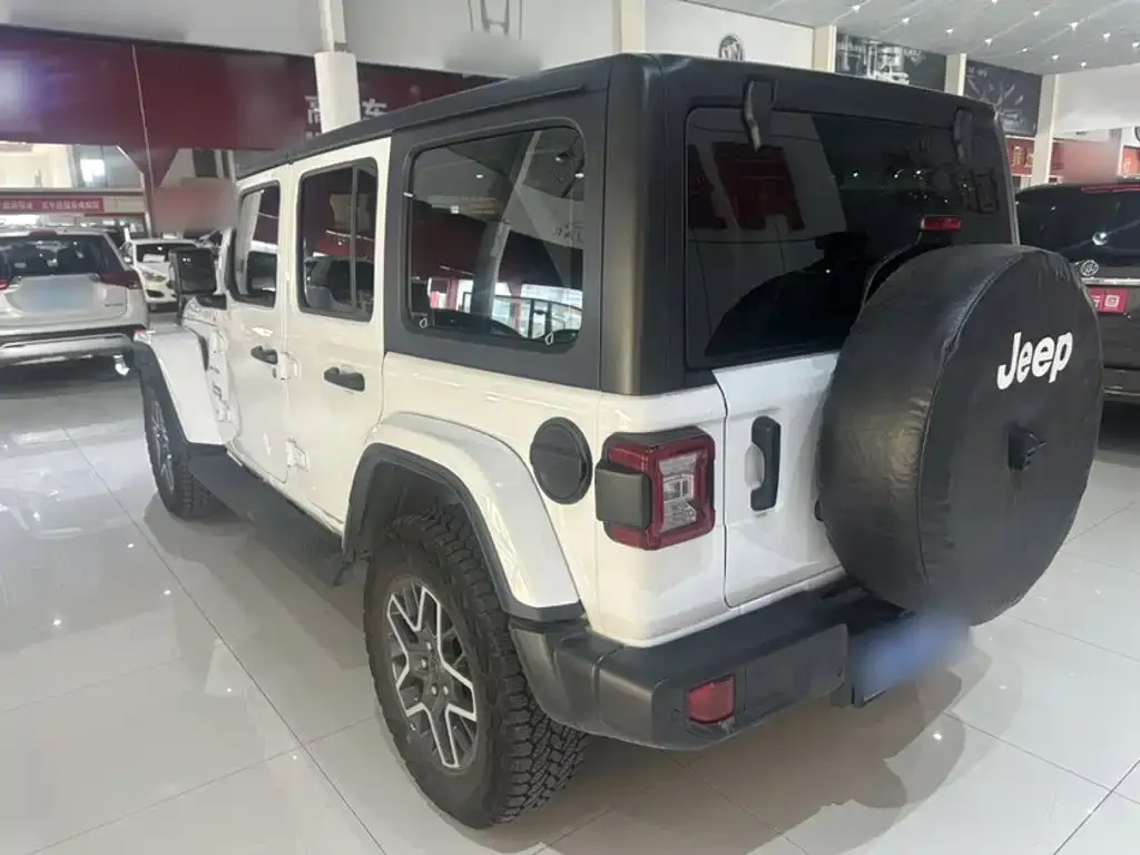 Jeep Wrangler — фото 7