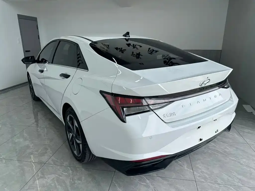 Hyundai Elantra — фото 3