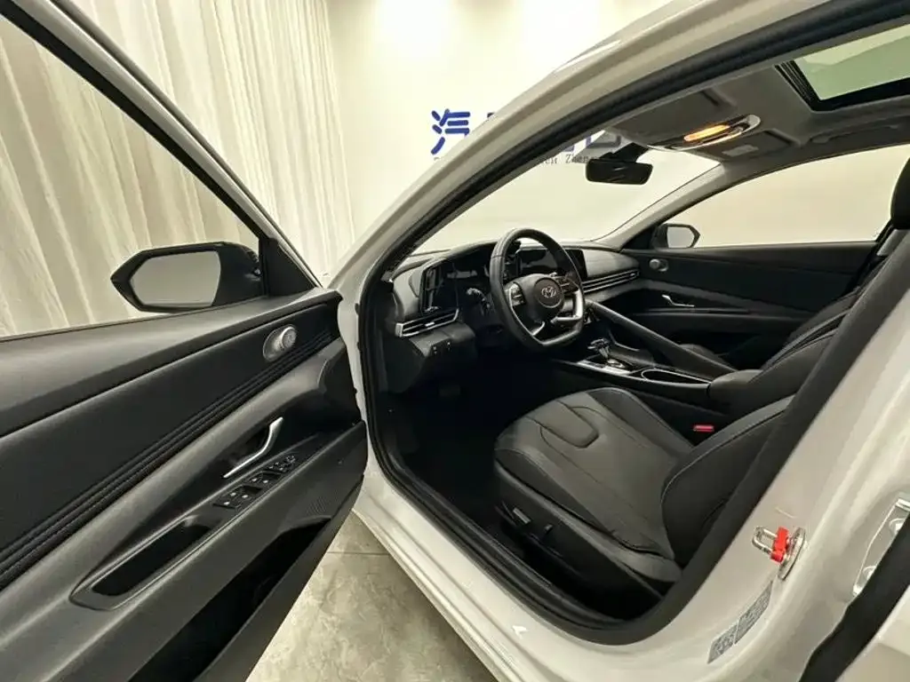 Hyundai Elantra — фото 8