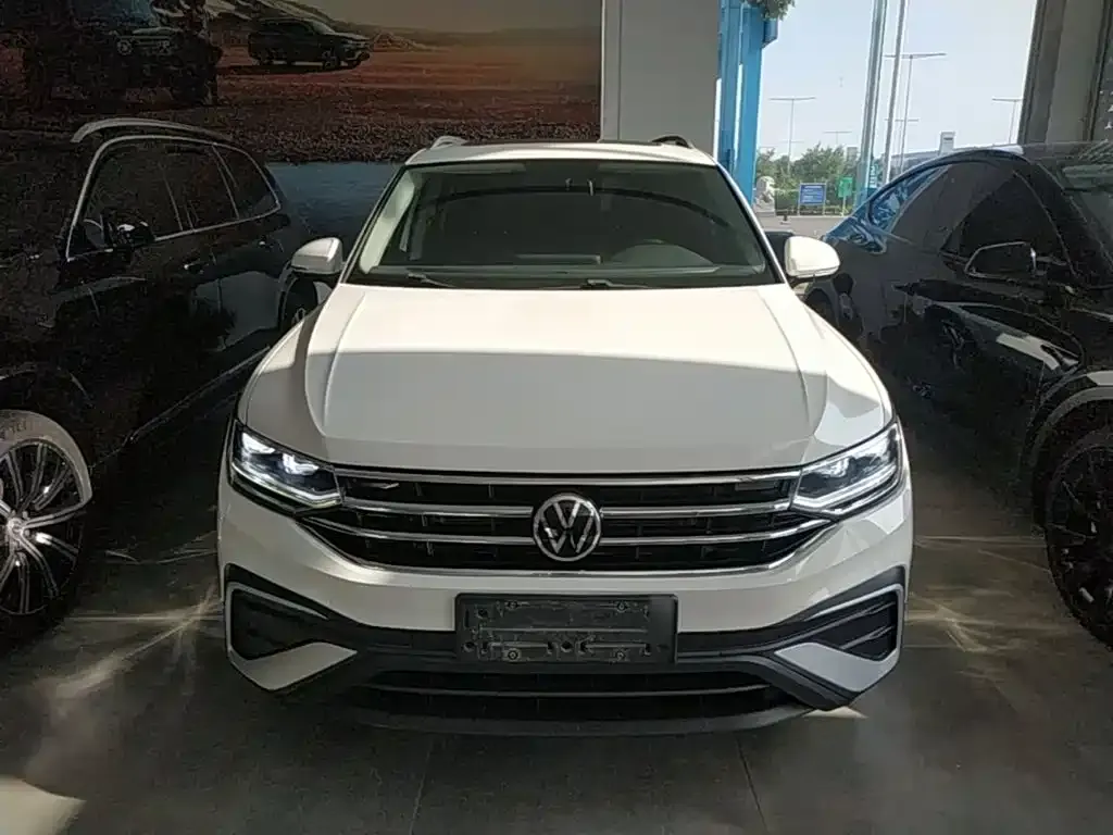 Volkswagen Tiguan L — фото 5