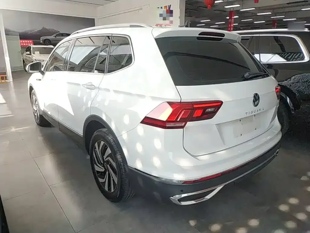Volkswagen Tiguan L — фото 6