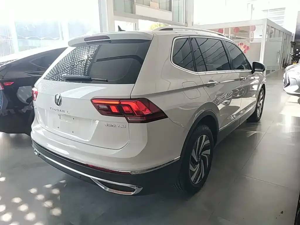 Volkswagen Tiguan L — фото 4