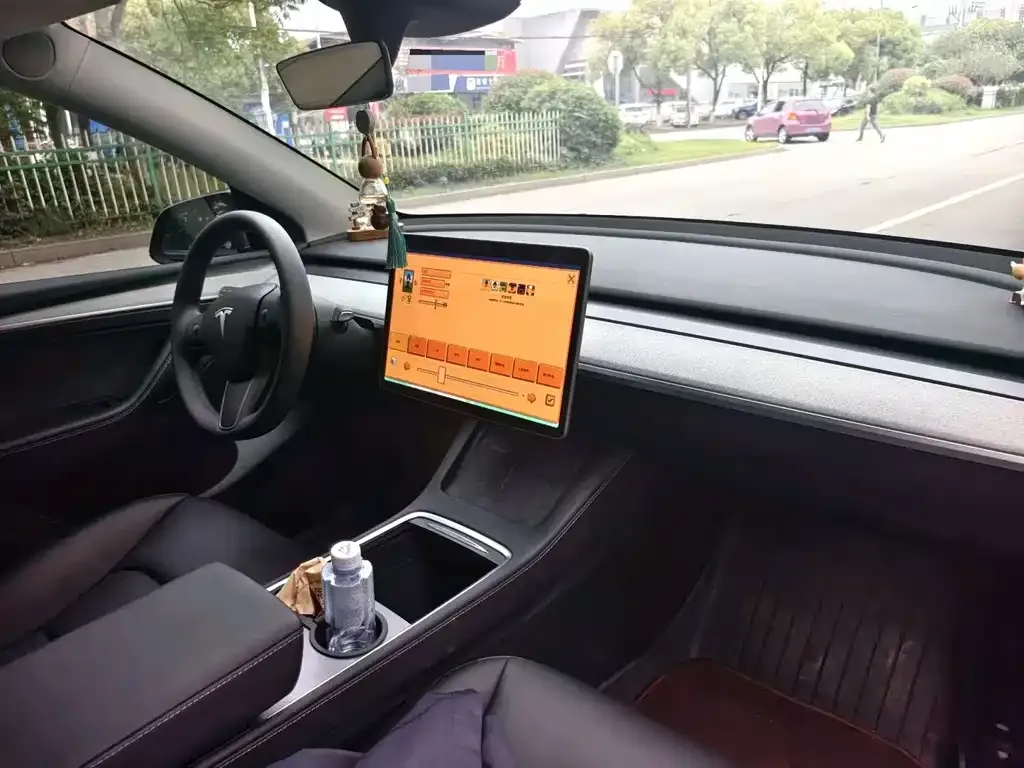 Tesla Model Y L — фото 4
