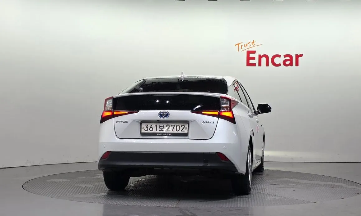 Toyota Prius — фото 5