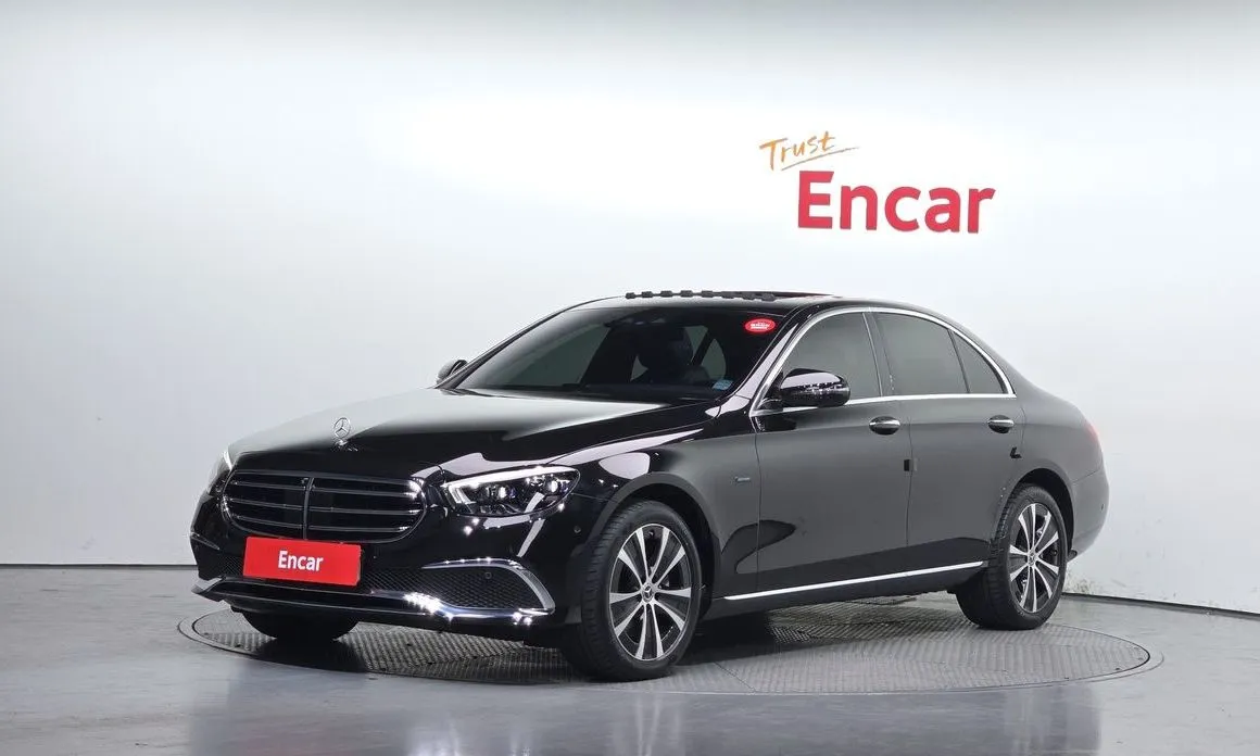 Mercedes-Benz E-Class — фото 1