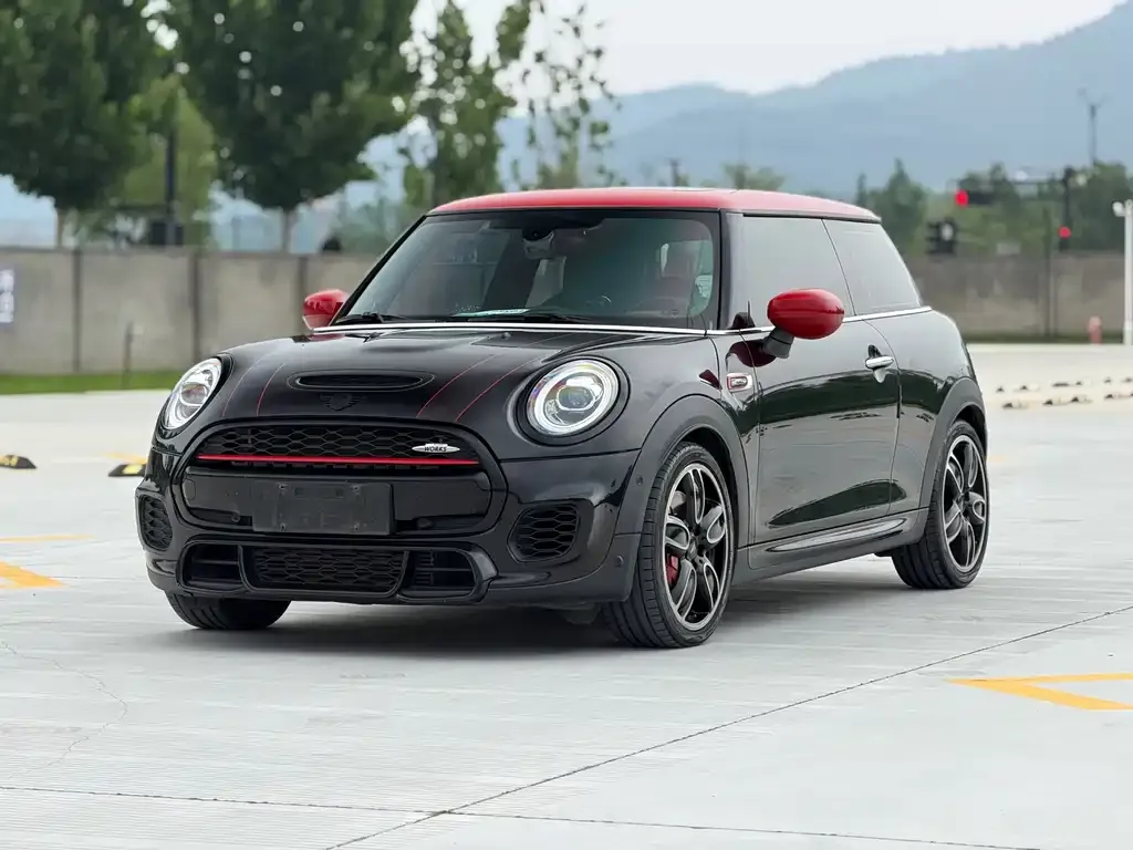 MINI JCW (John Cooper Works) — фото 1