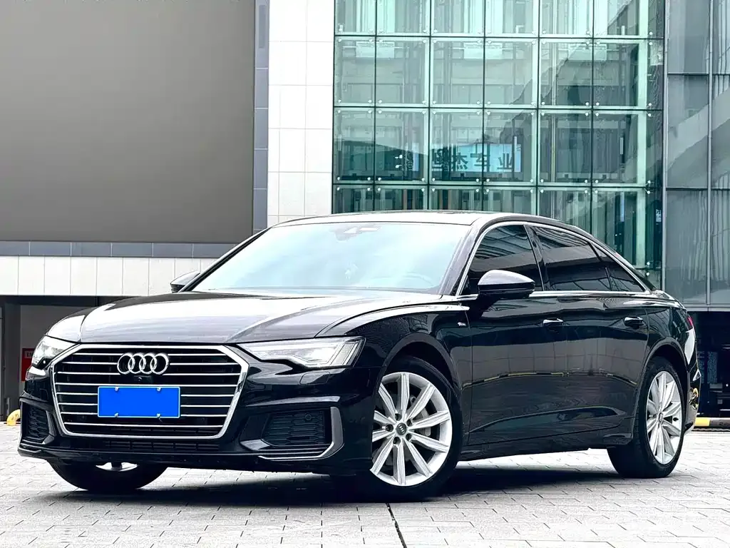Audi A6L — фото 1