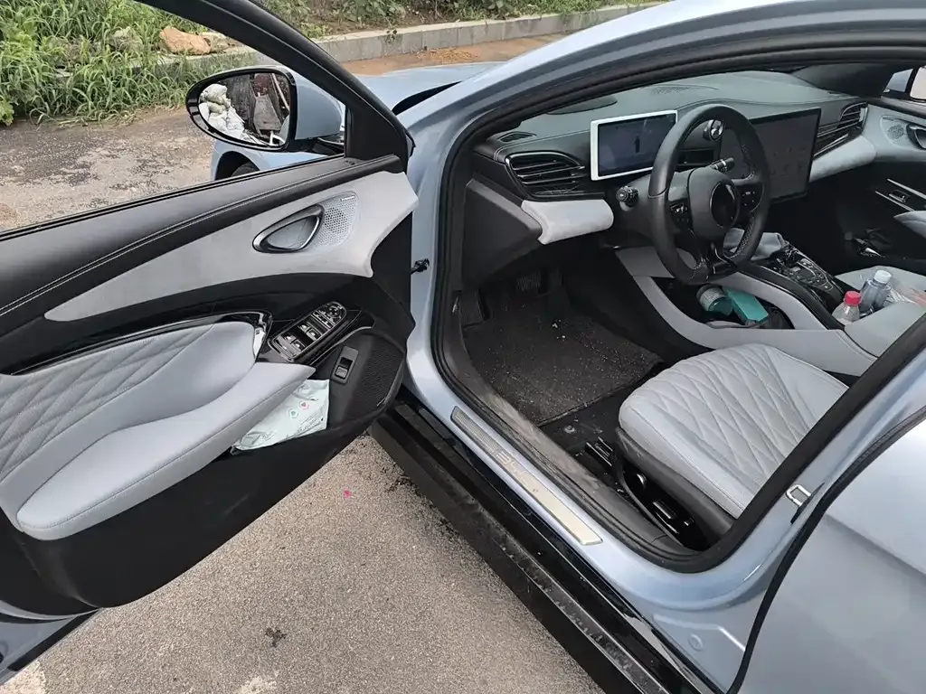 BYD Seal — фото 10