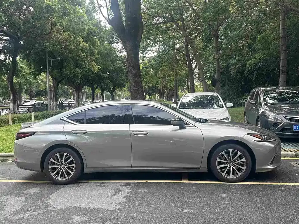 Lexus ES — фото 10