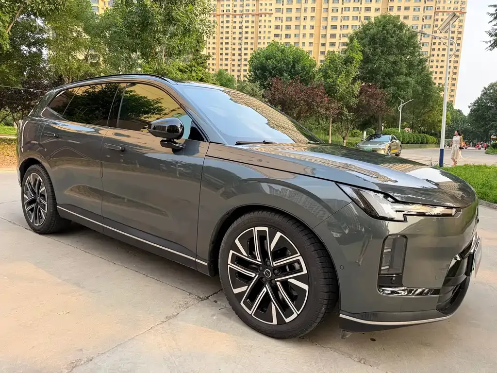 Volvo XC70 Plug-in Hybrid 2025 из CN, фото 10
