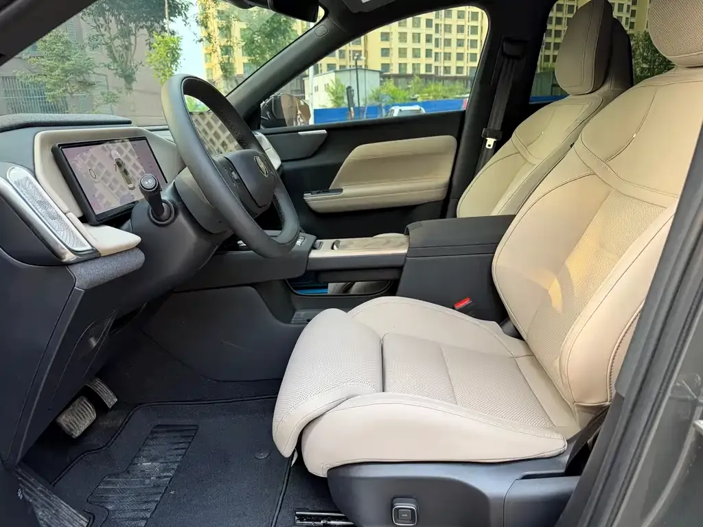 Volvo XC70 Plug-in Hybrid 2025 из CN, фото 7