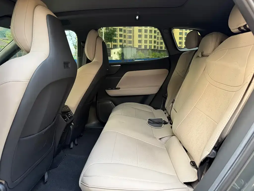 Volvo XC70 Plug-in Hybrid 2025 из CN, фото 6