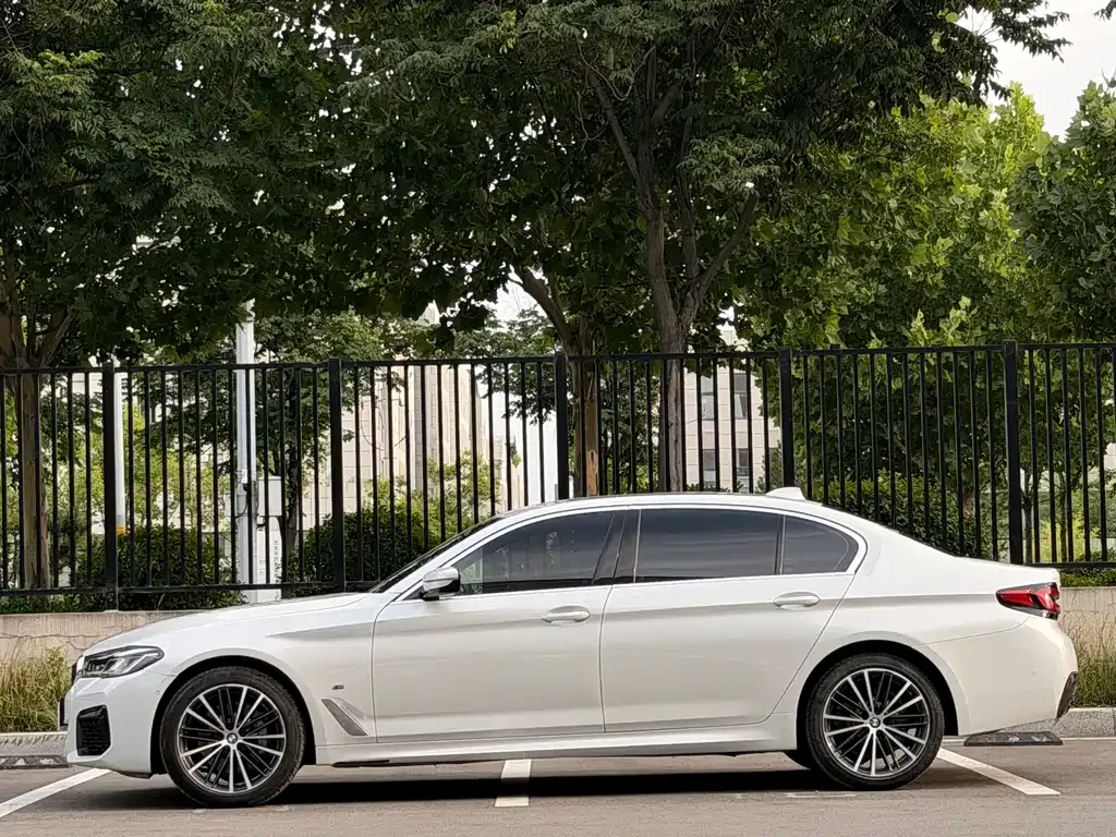 BMW 5 Series — фото 4