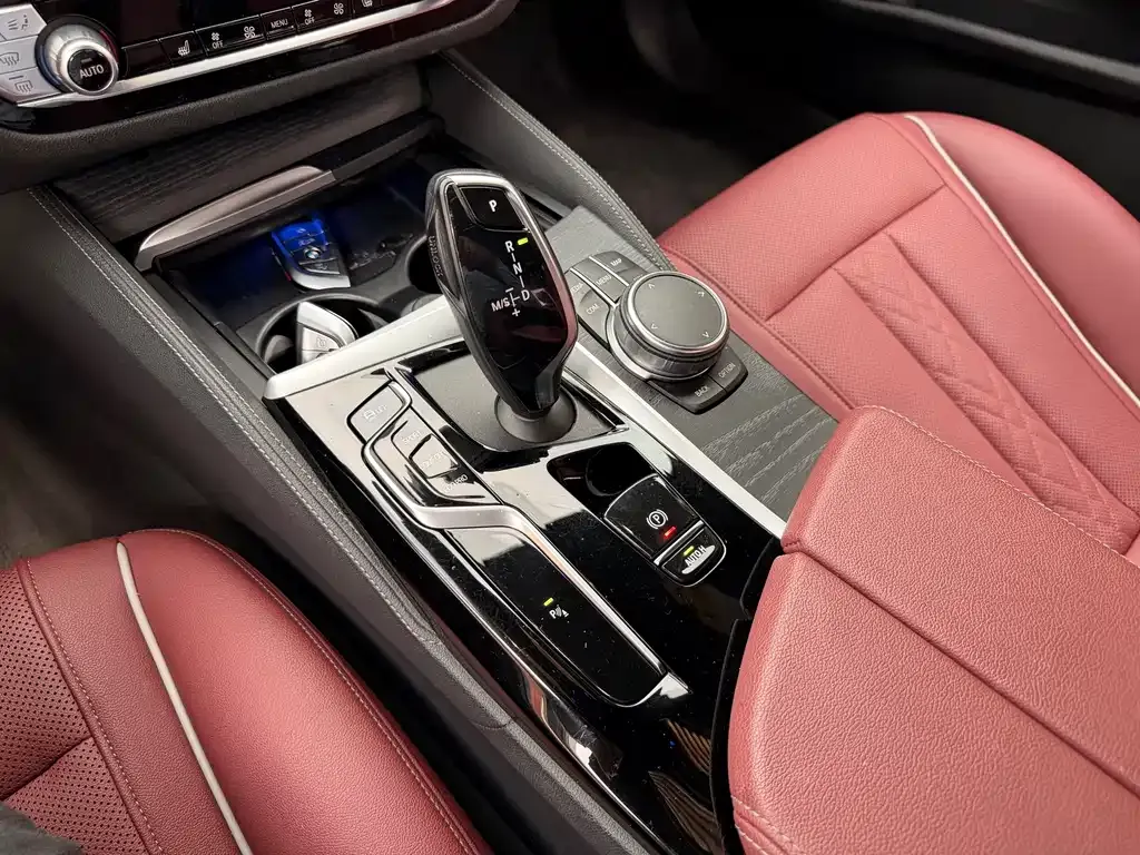 BMW 5 Series — фото 10