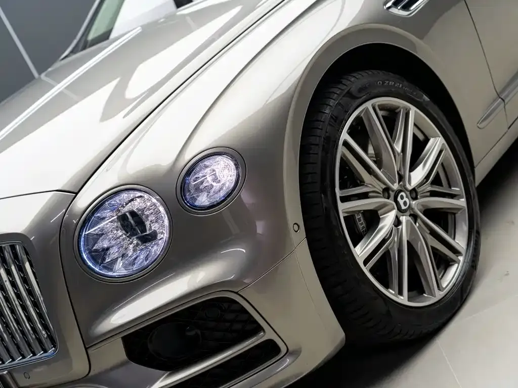 Bentley Flying Spur PHEV — фото 2