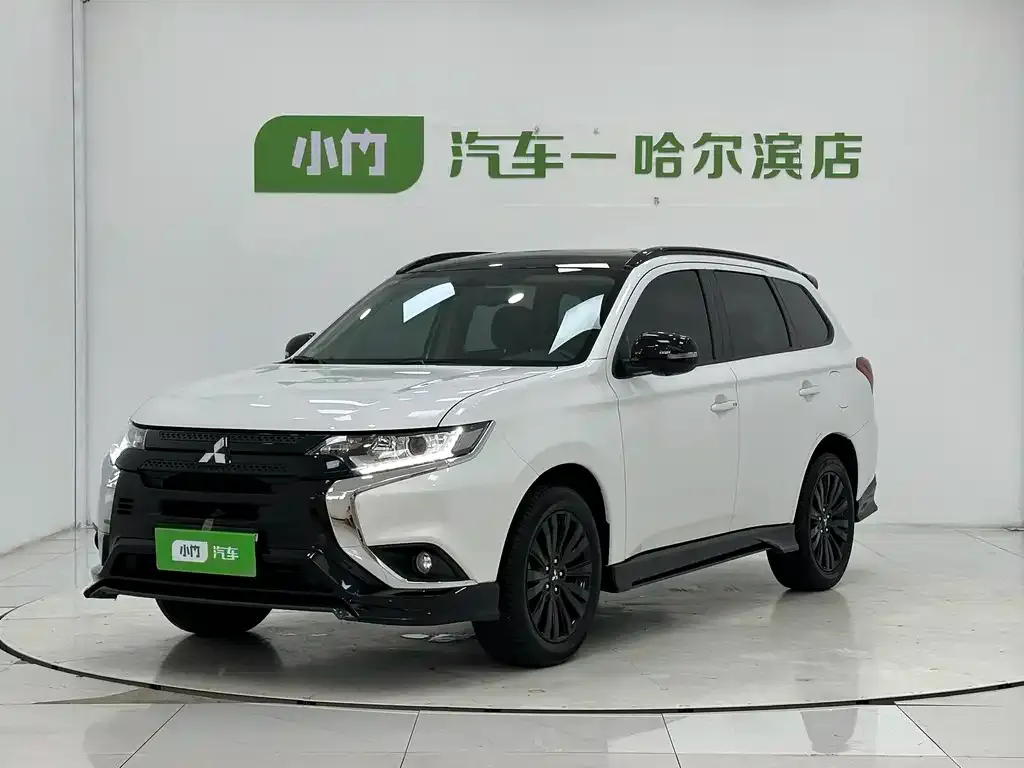 Mitsubishi Outlander — фото 1