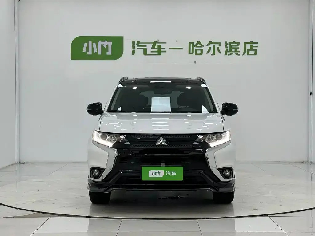 Mitsubishi Outlander — фото 4