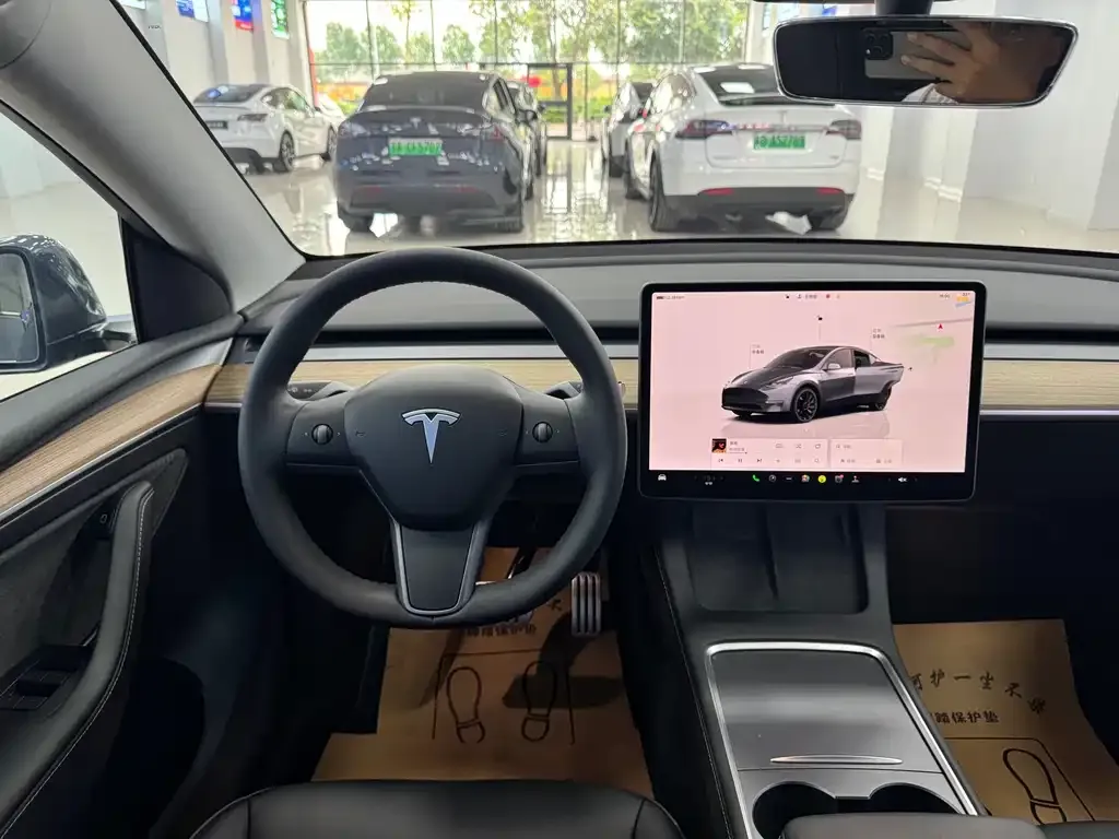 Tesla Model Y — фото 8