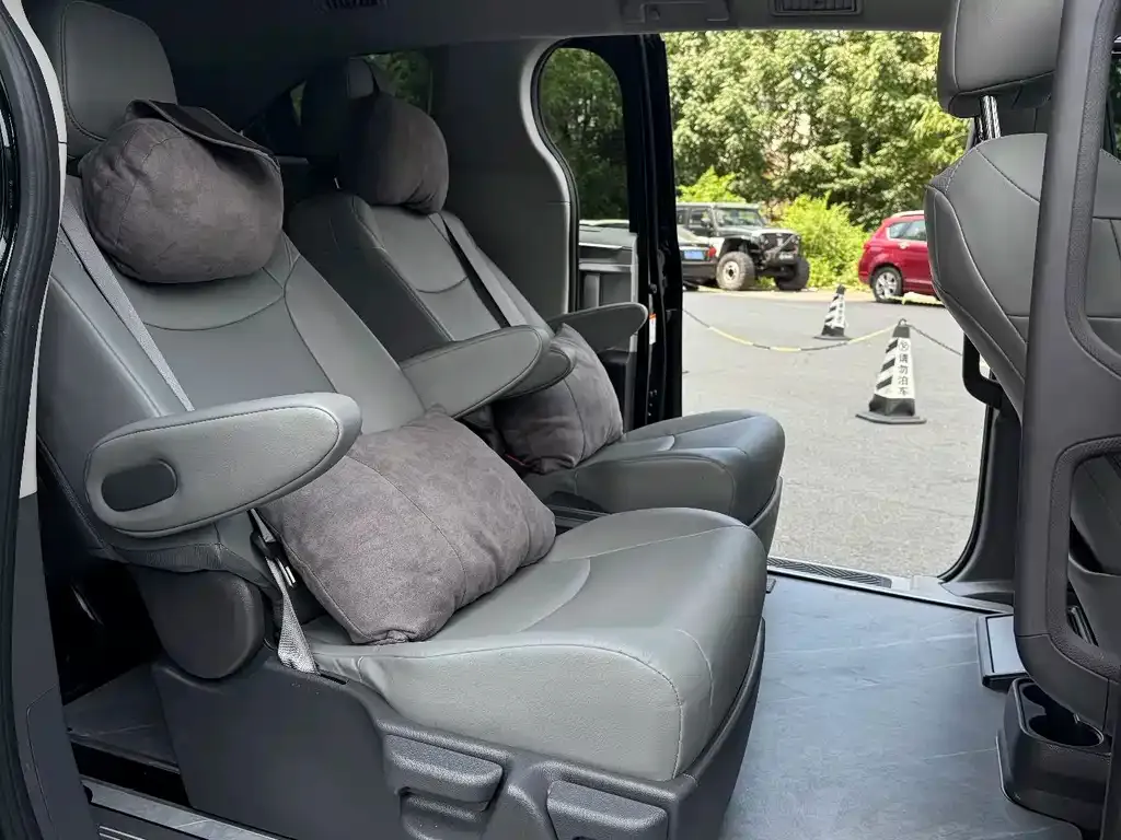 Toyota Granvia — фото 9