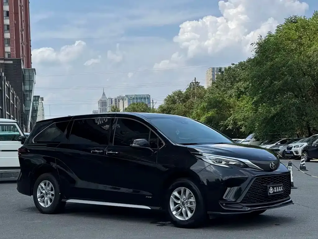 Toyota Granvia — фото 8