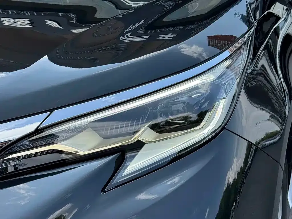 Toyota Granvia — фото 10
