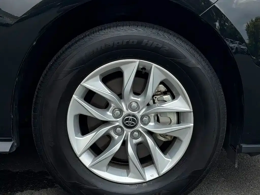 Toyota Granvia — фото 2