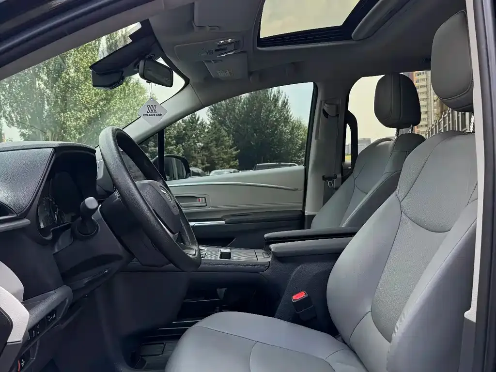 Toyota Granvia — фото 3