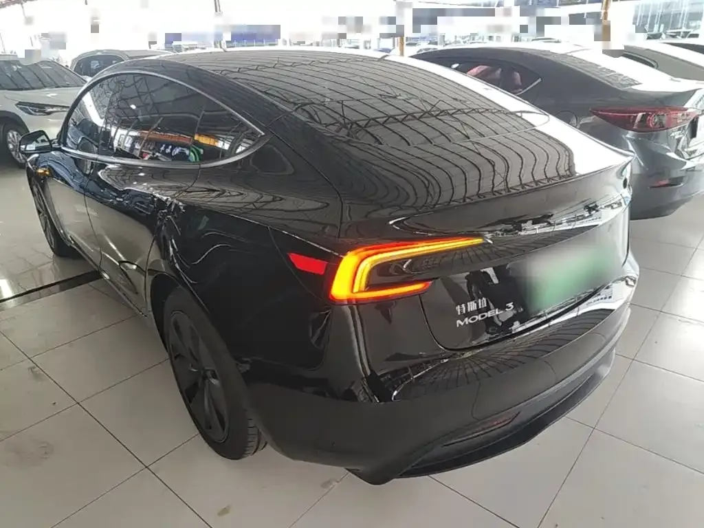 Tesla Model 3 — фото 3
