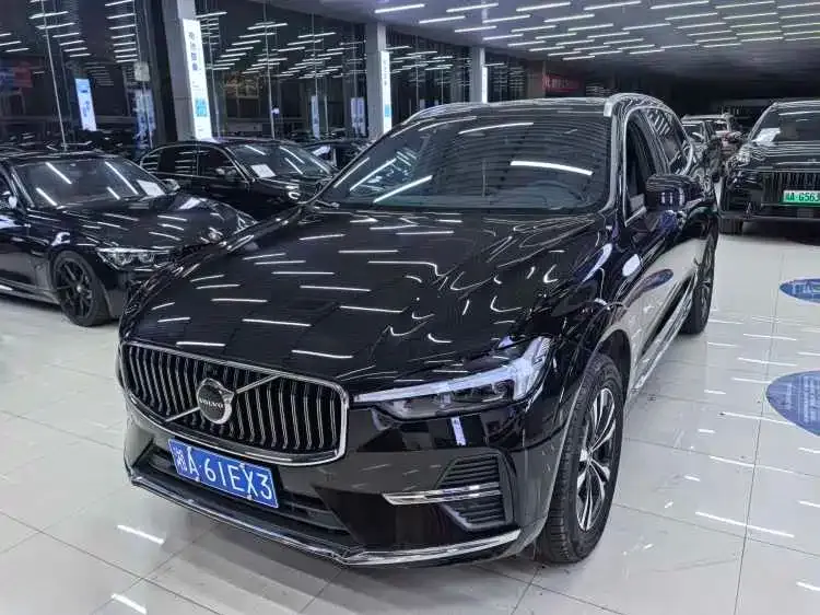 Volvo XC60 — фото 1