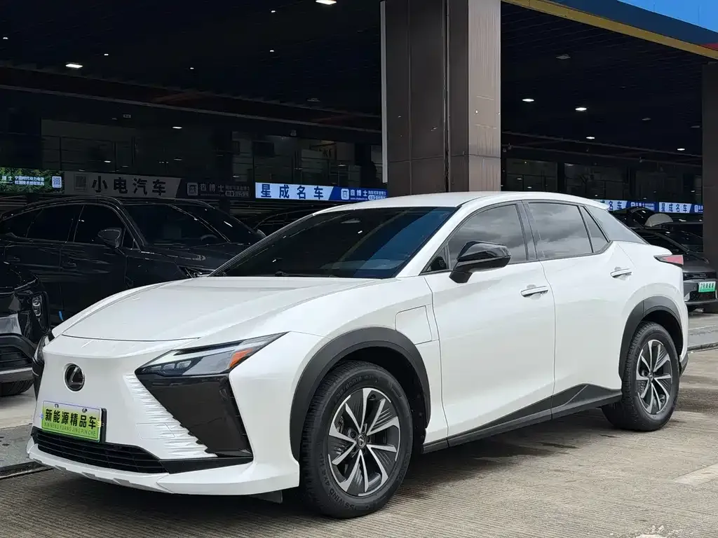 Lexus RZ — фото 1