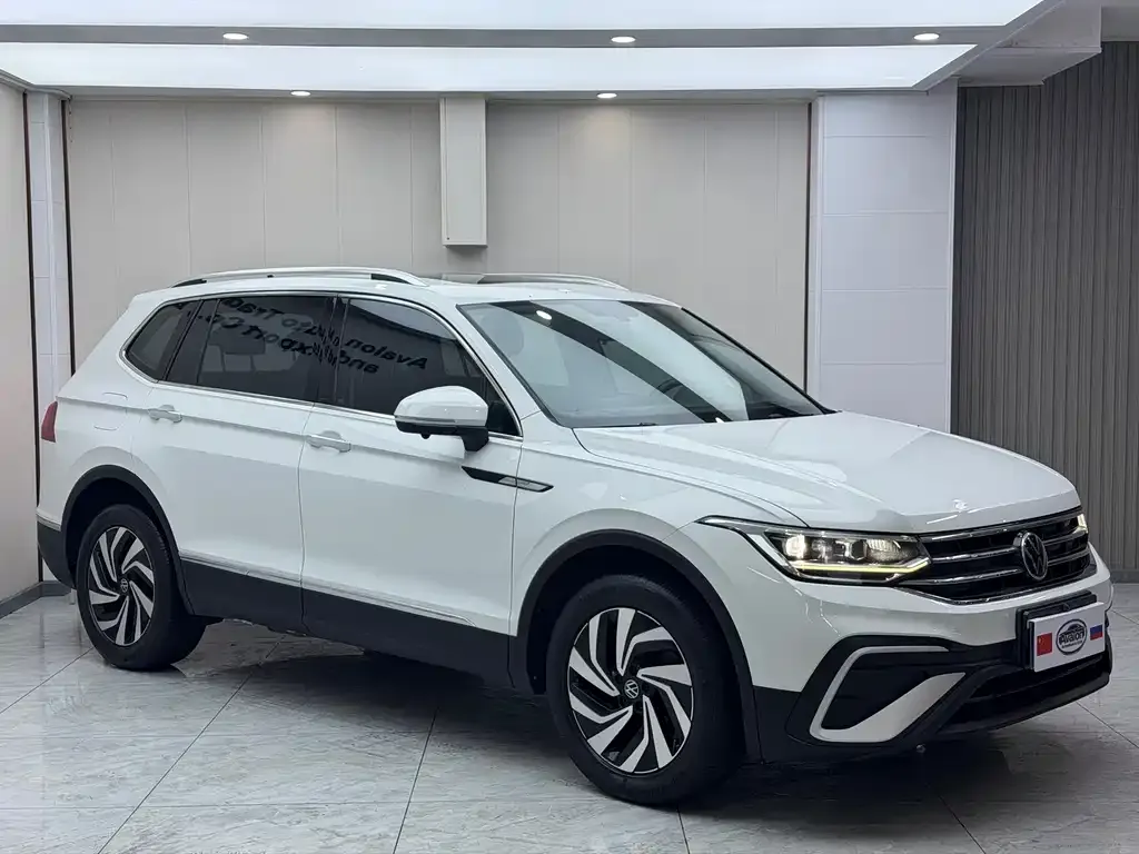 Volkswagen Tiguan L — фото 6
