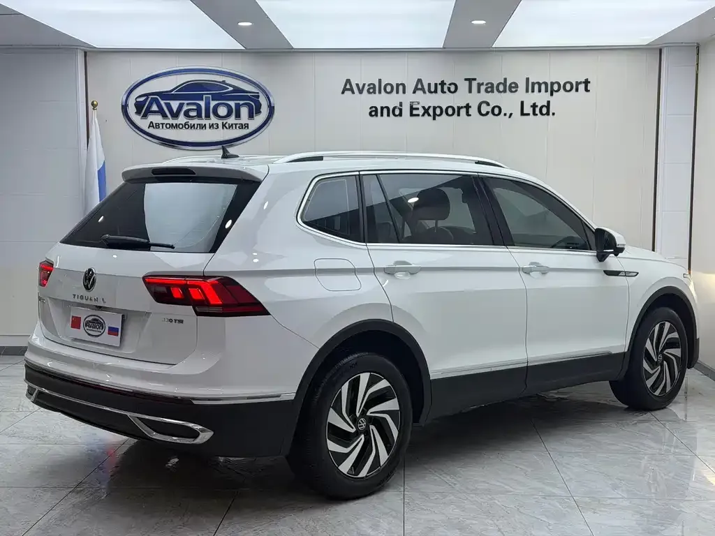 Volkswagen Tiguan L — фото 7