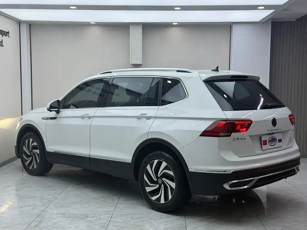 Volkswagen Tiguan L — фото 8