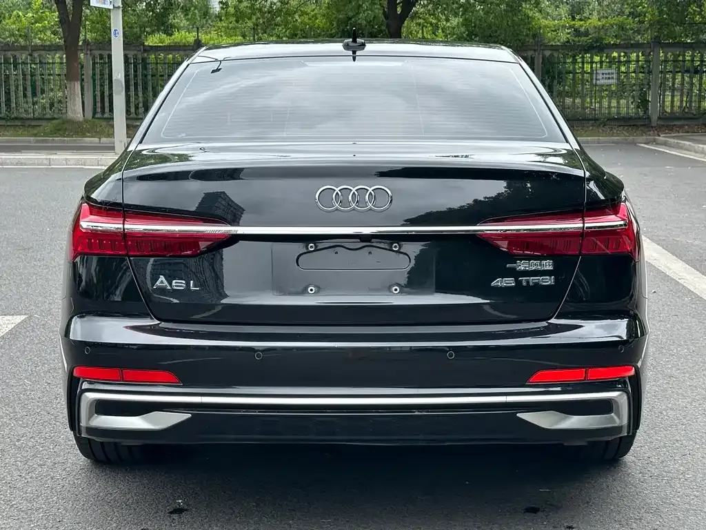 Audi A6L — фото 2