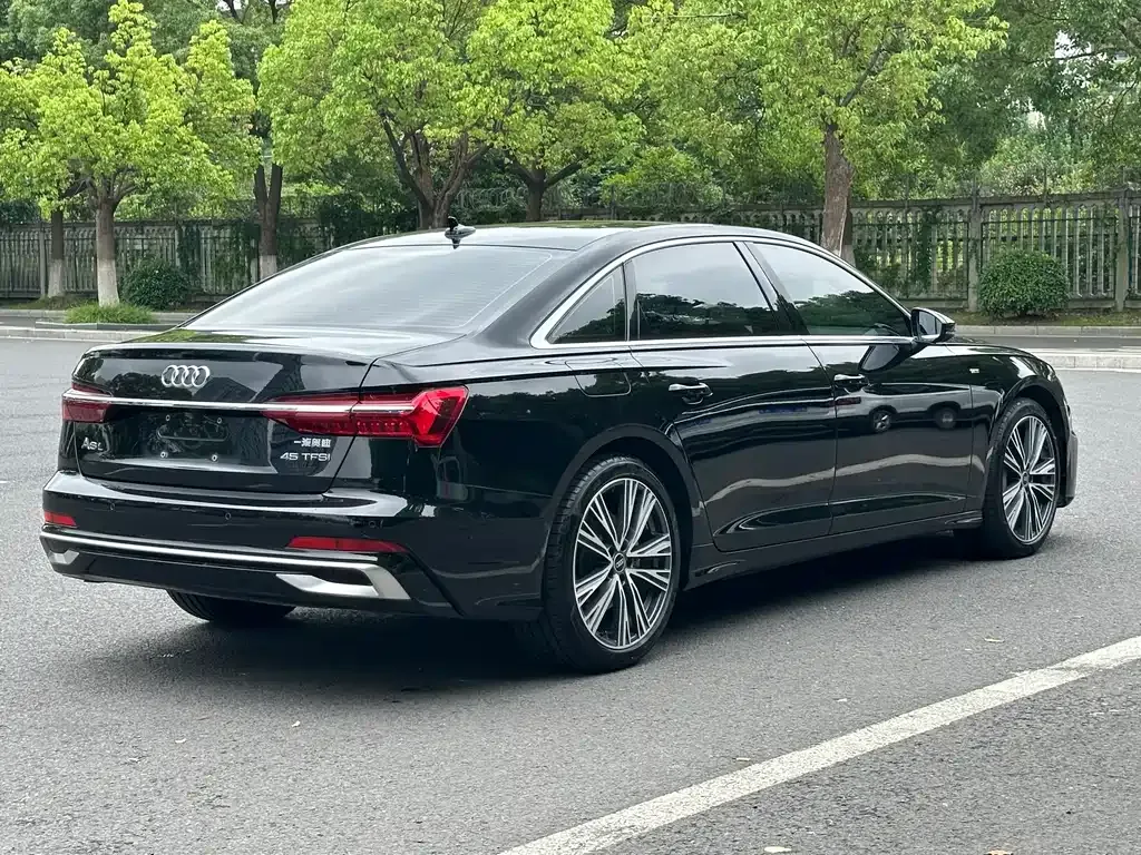 Audi A6L — фото 10