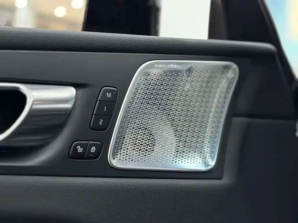 Volvo XC60 — фото 2