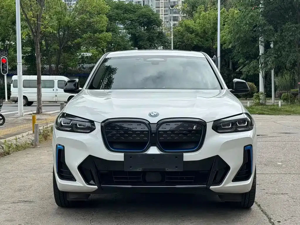 BMW iX3 — фото 5