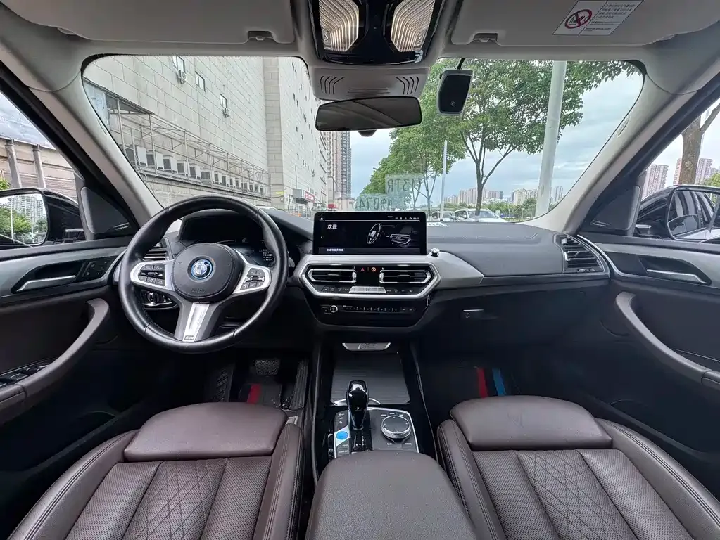 BMW iX3 — фото 10