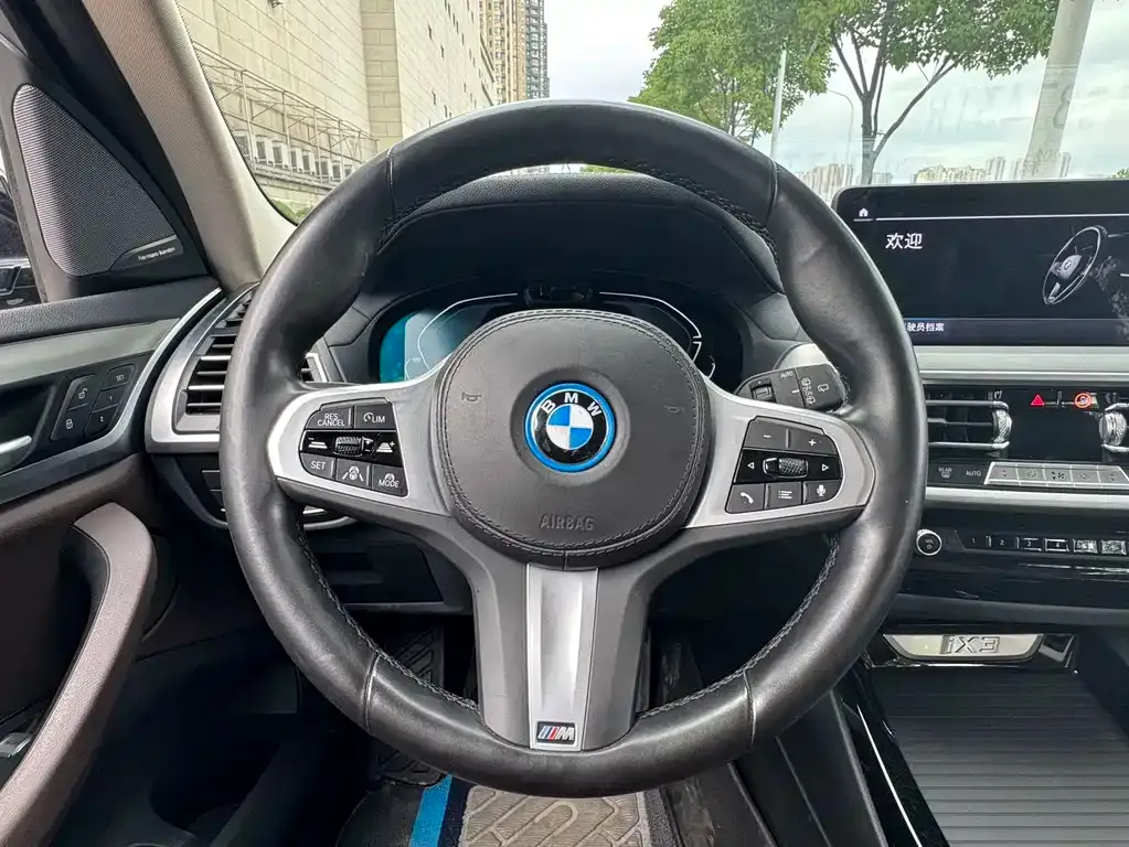 BMW iX3 — фото 6