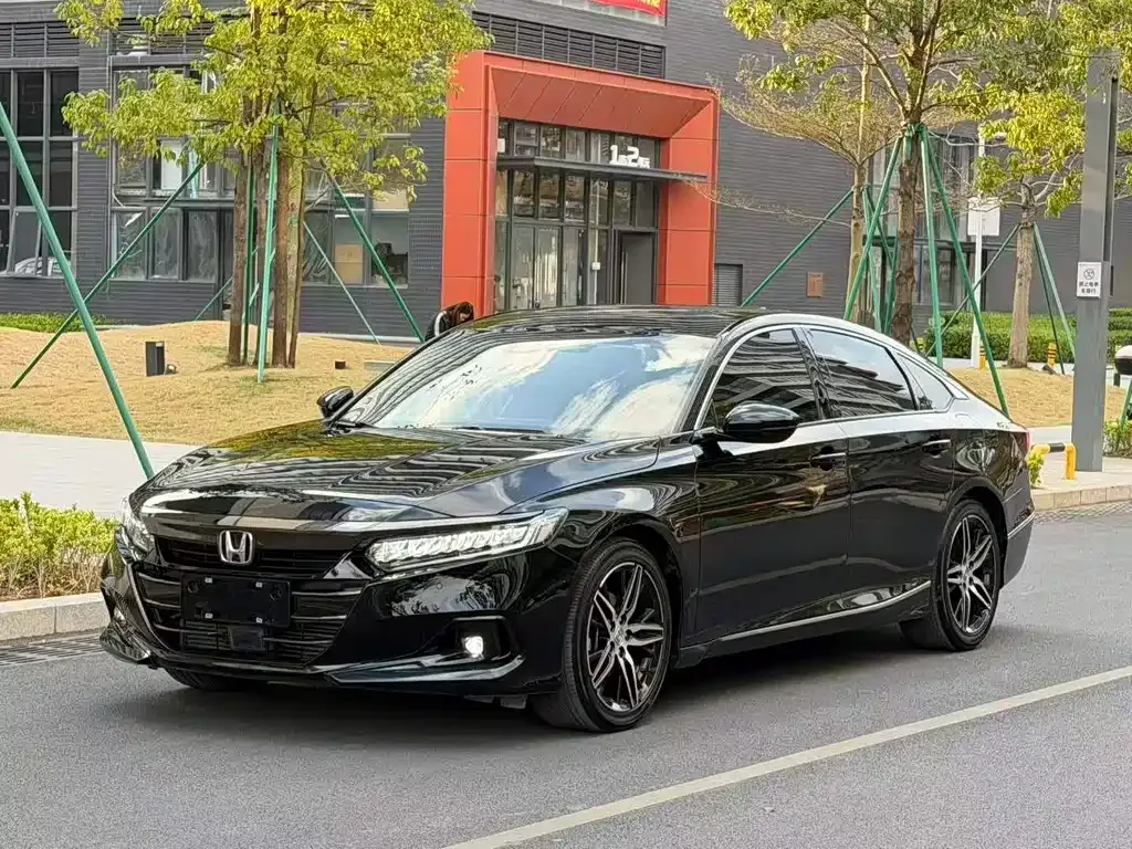 Honda Accord — фото 1