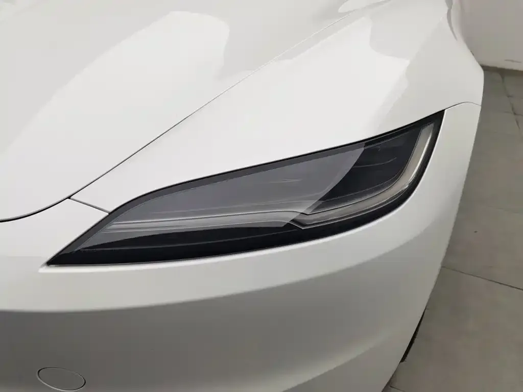 Tesla Model 3 — фото 9