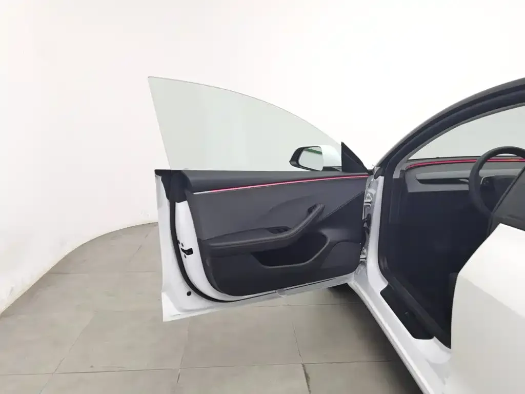 Tesla Model 3 — фото 8