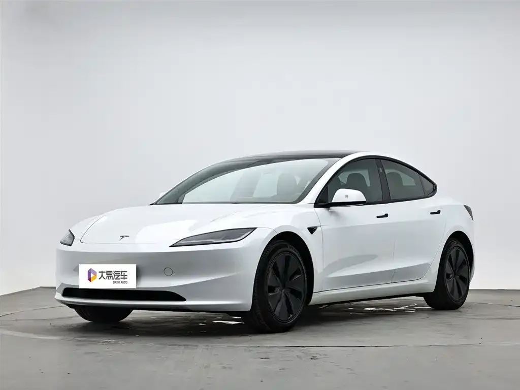 Tesla Model 3 — фото 1