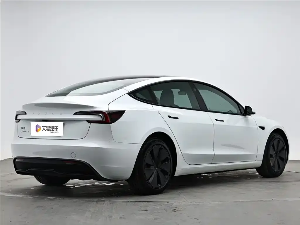 Tesla Model 3 — фото 4