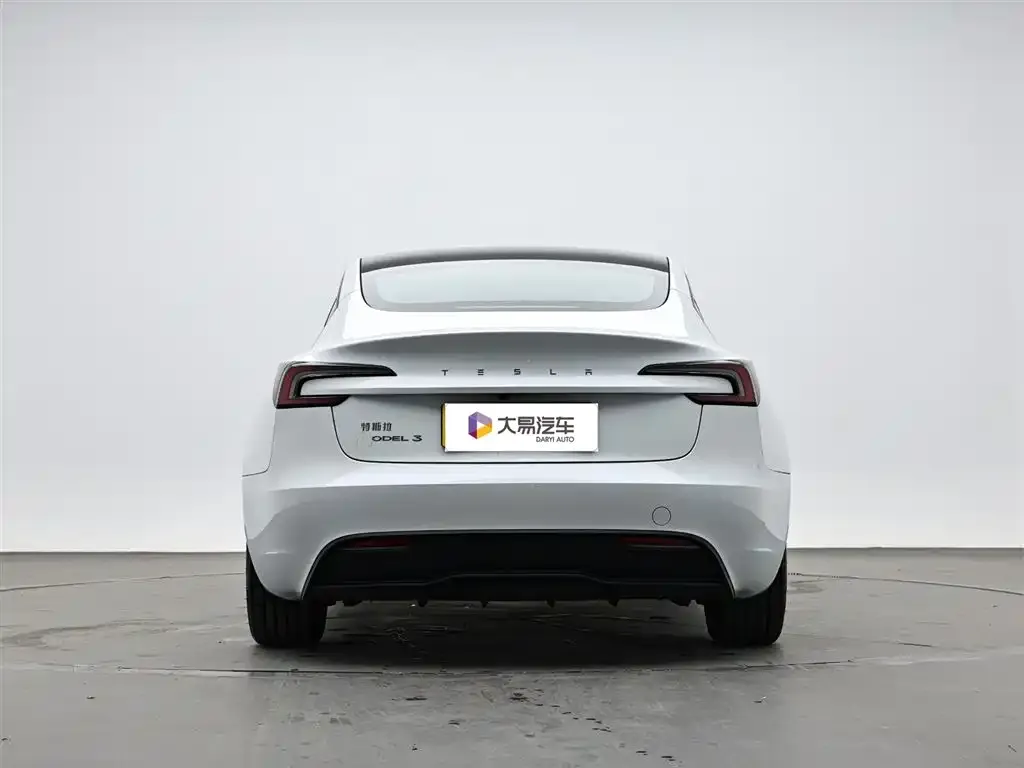 Tesla Model 3 — фото 6